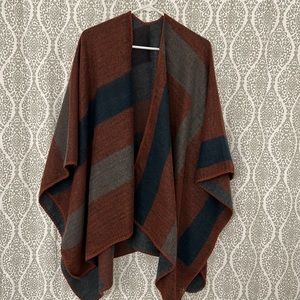 Reversible cozy shawl/cape
